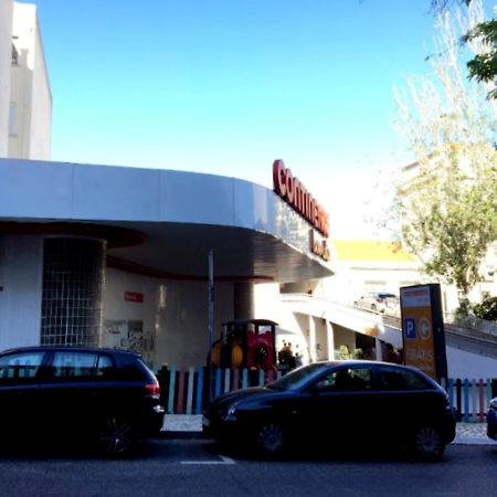 Gaze Out At The City In A Retro-Chic Getaway Lisabona Exterior foto