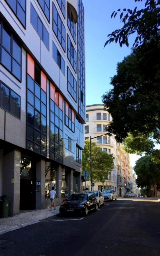 Gaze Out At The City In A Retro-Chic Getaway Lisabona Exterior foto